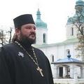 священник